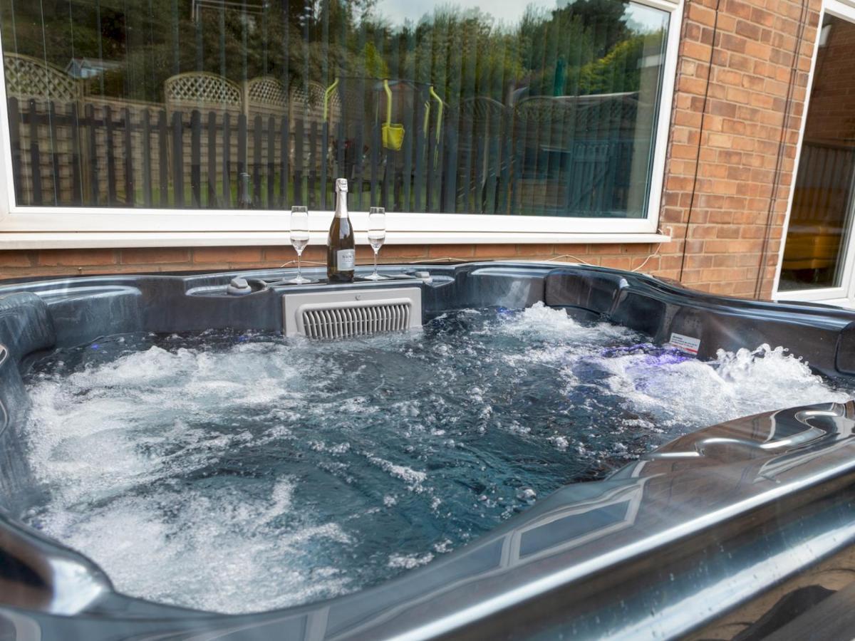 Pass The Keys Amazing 4 Bedroom Property- Hot Tub & Sea Viewsスカーバラ エクステリア 写真