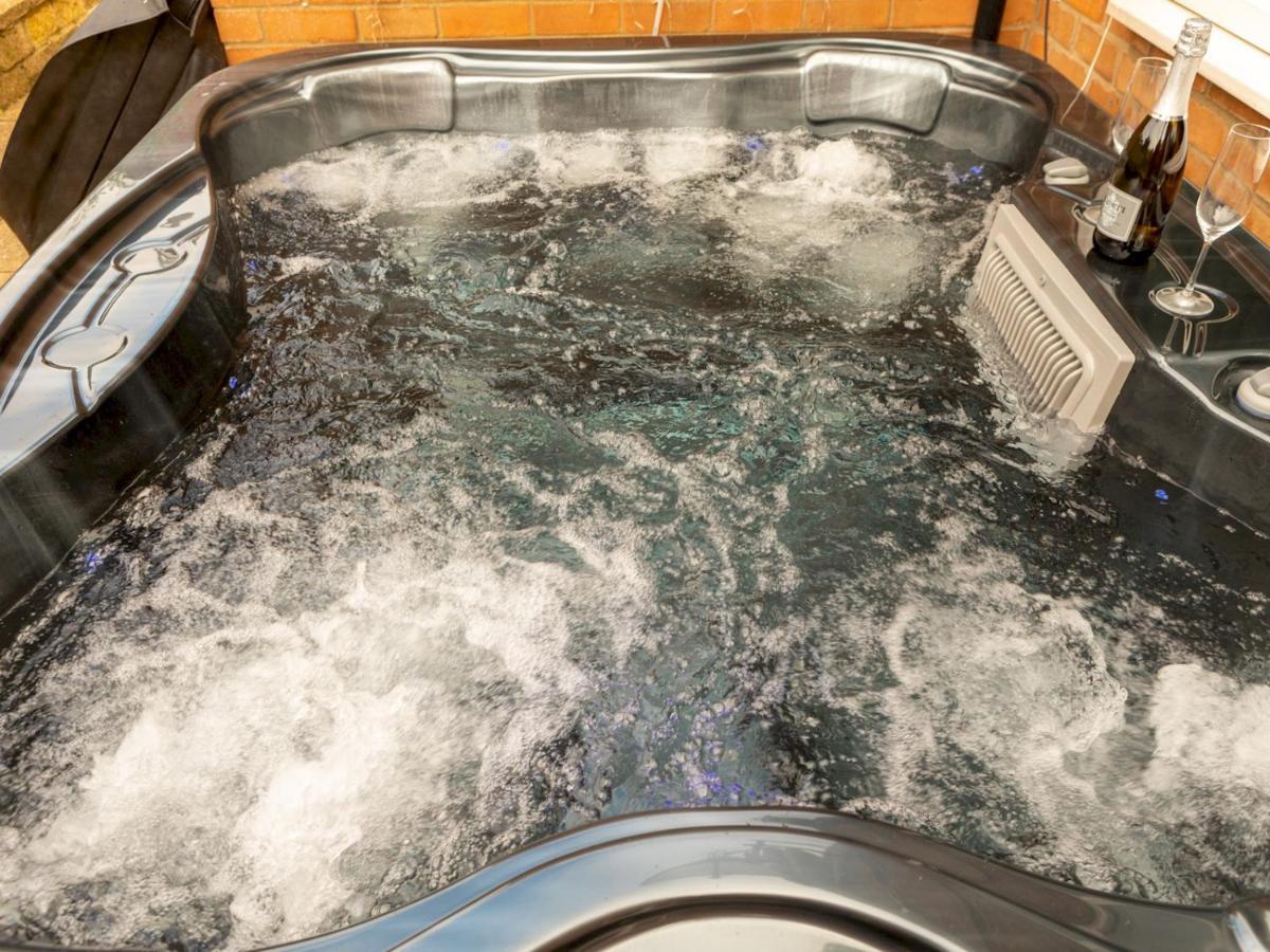 Pass The Keys Amazing 4 Bedroom Property- Hot Tub & Sea Viewsスカーバラ エクステリア 写真